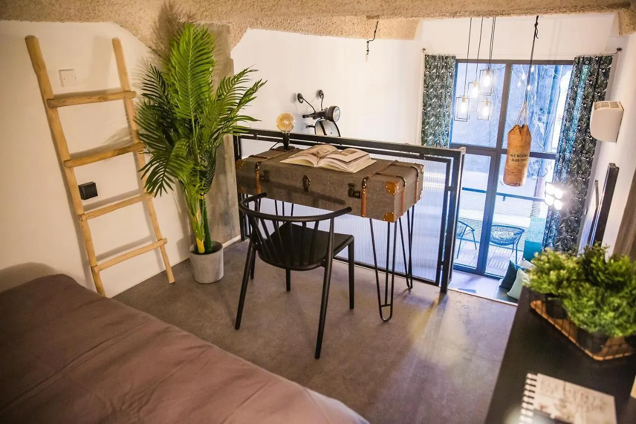 Urbanjungle - Your Trendy Loft In Central Budapest 0*,