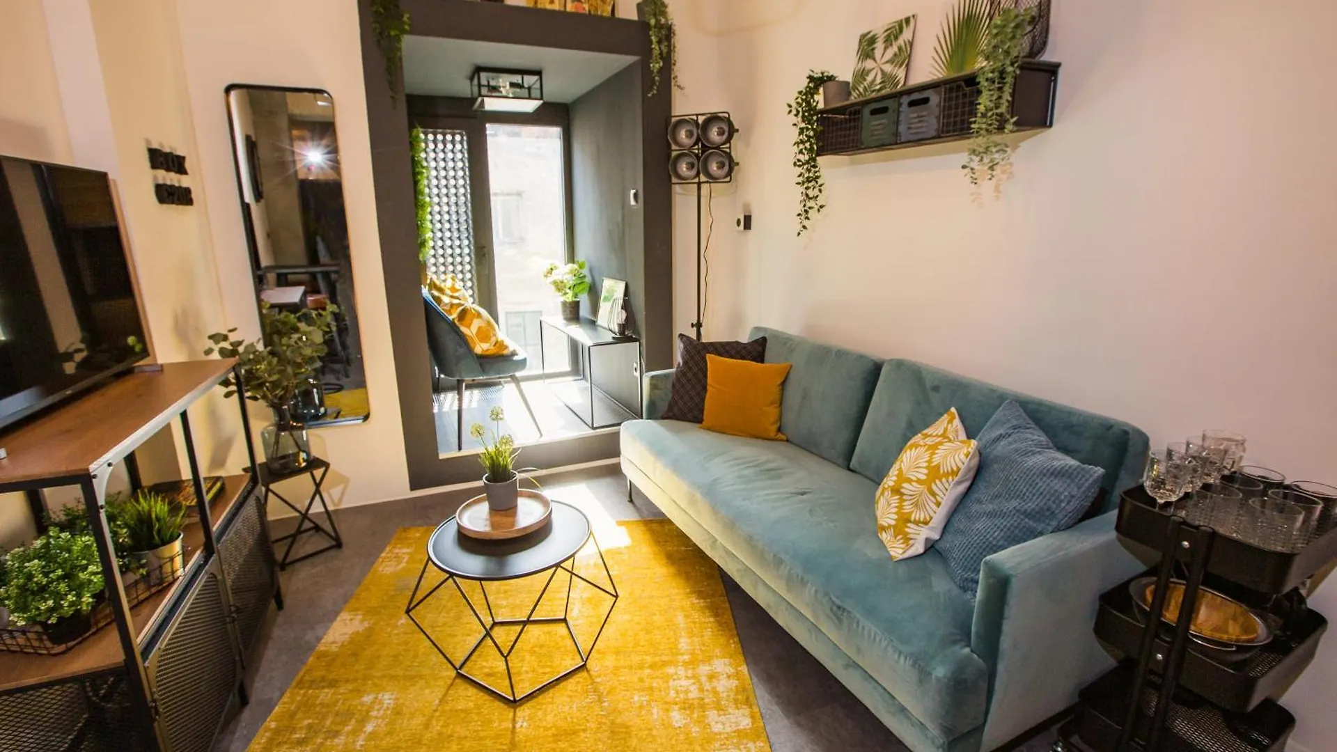 Urbanjungle - Your Trendy Loft In Central Budapest Apartment