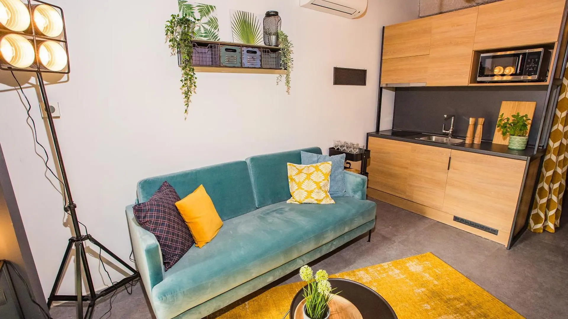 Urbanjungle - Your Trendy Loft In Central Budapest Apartment