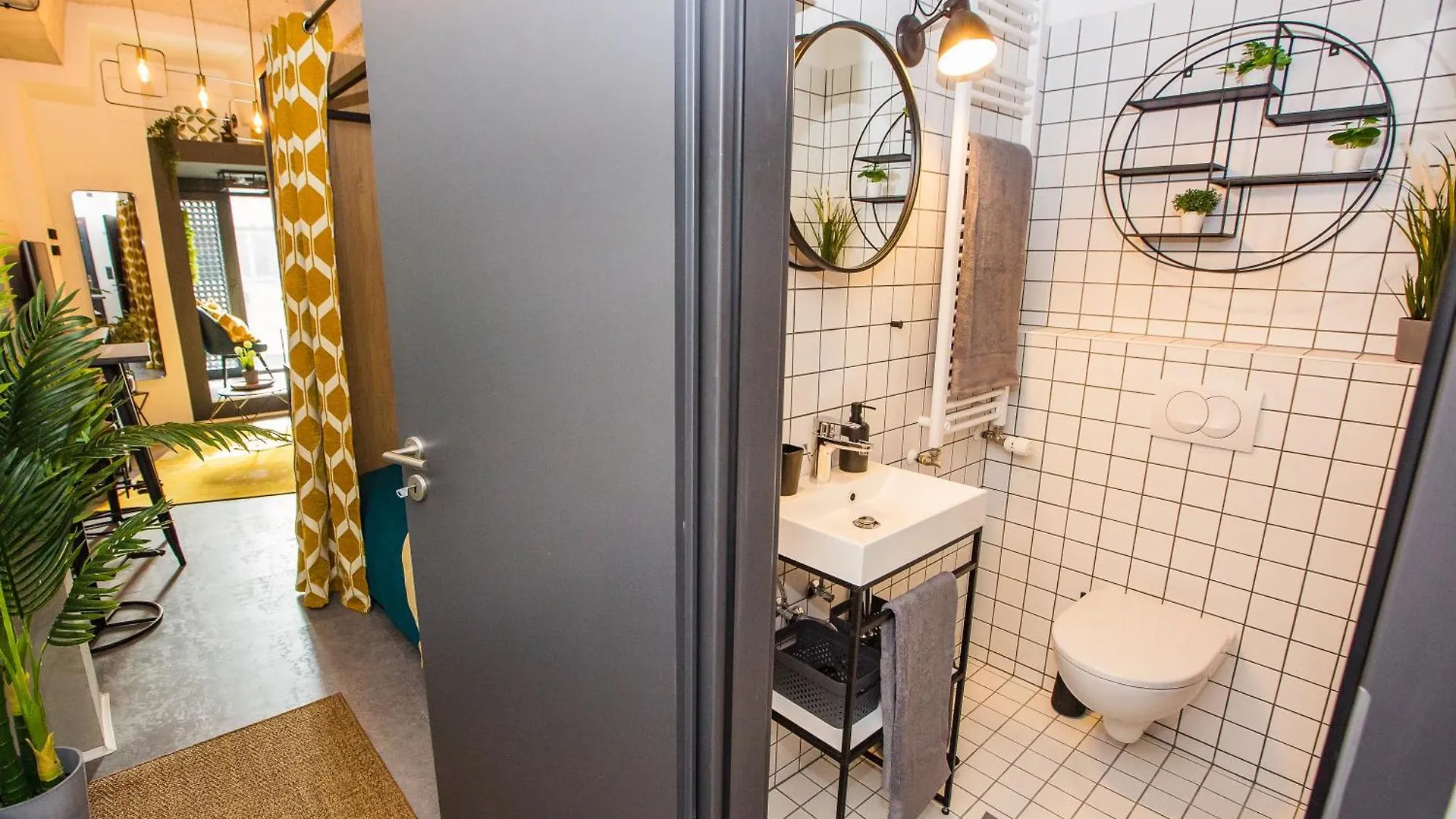 Apartment Urbanjungle - Your Trendy Loft In Central Budapest