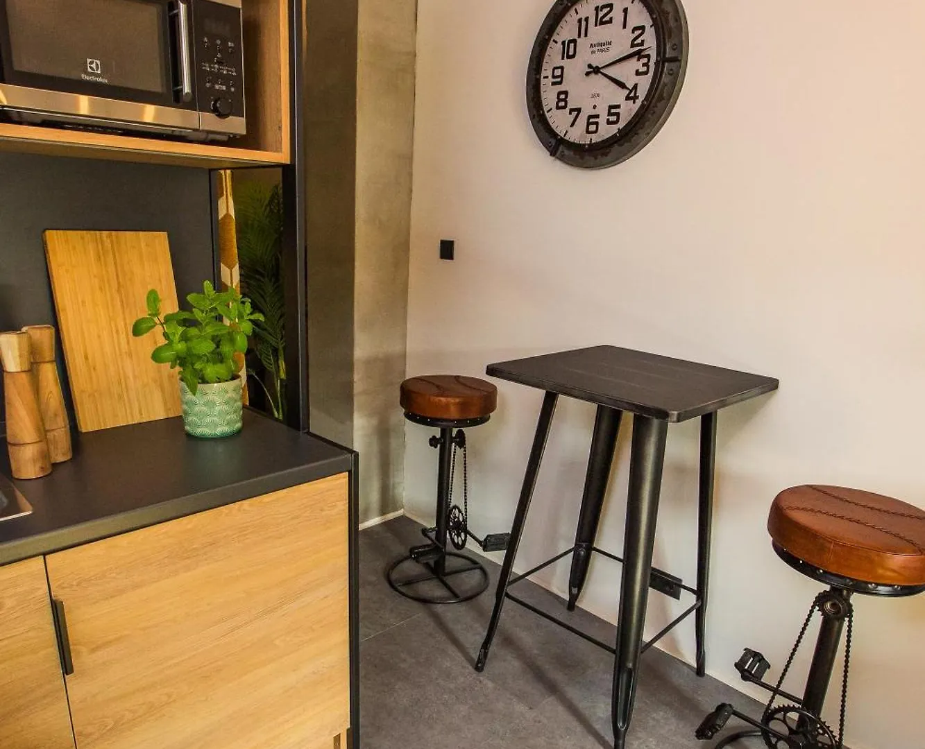 Urbanjungle - Your Trendy Loft In Central Budapest 0*,