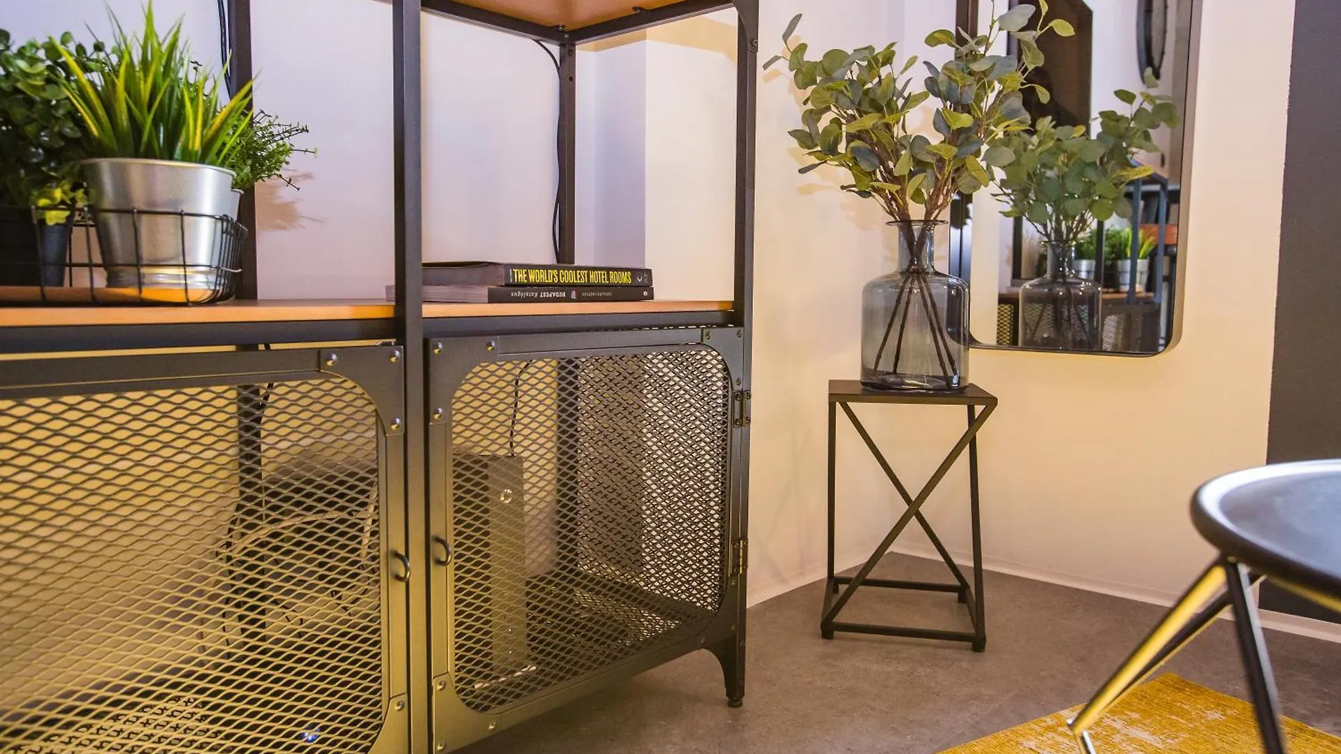 Apartment Urbanjungle - Your Trendy Loft In Central Budapest Hungary