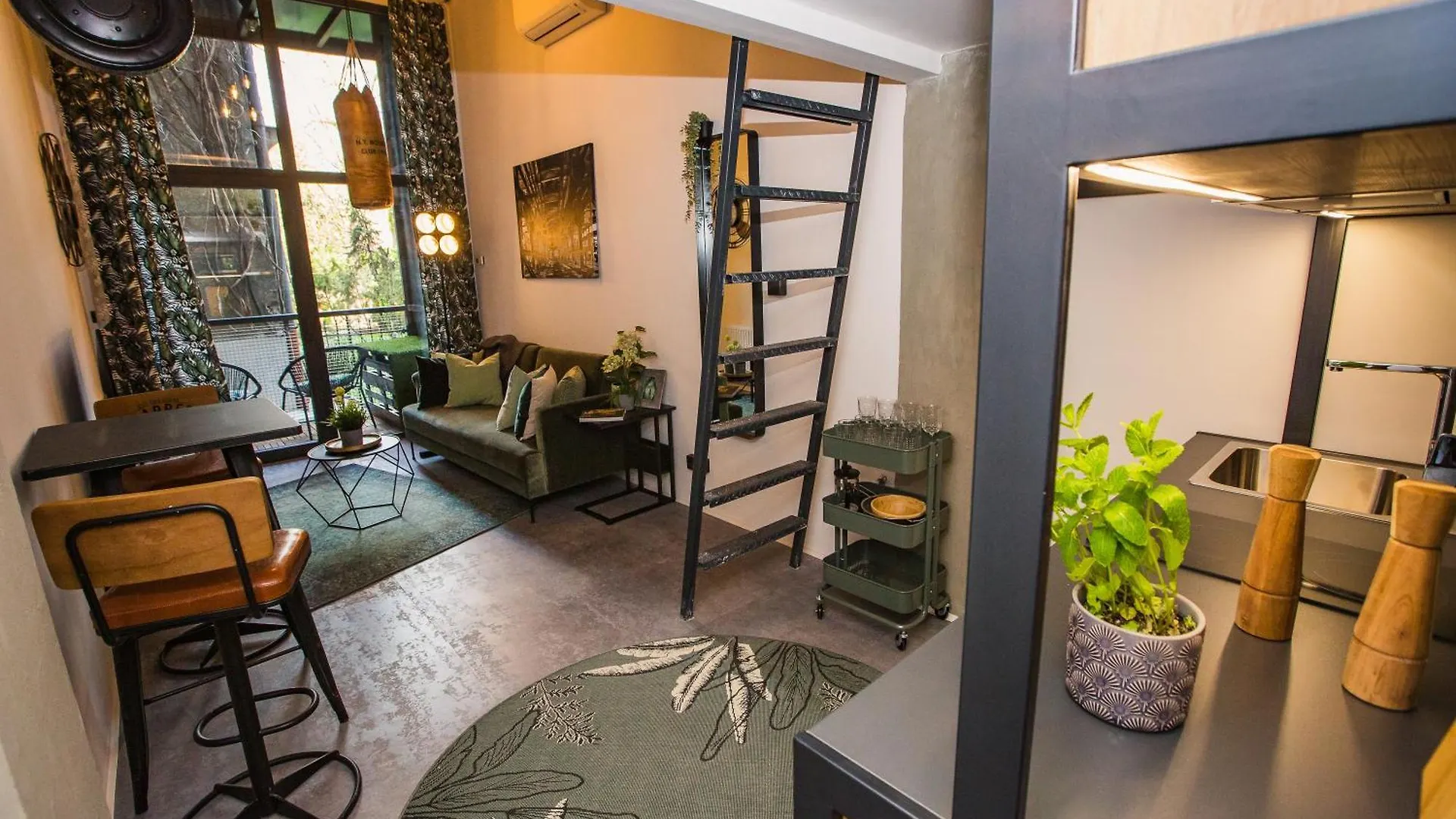 Urbanjungle - Your Trendy Loft In Central Budapest 0*,  Hungary